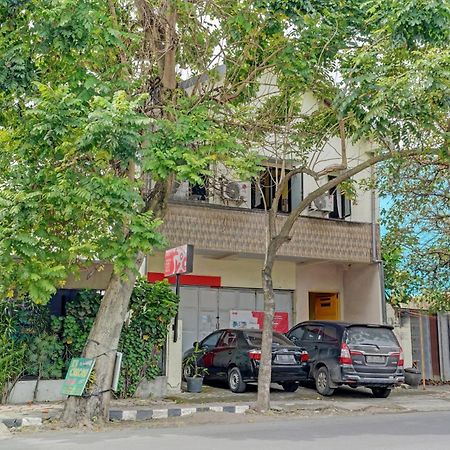 Oyo 90234 Dhoho Family Guest House Kediri  Exterior foto