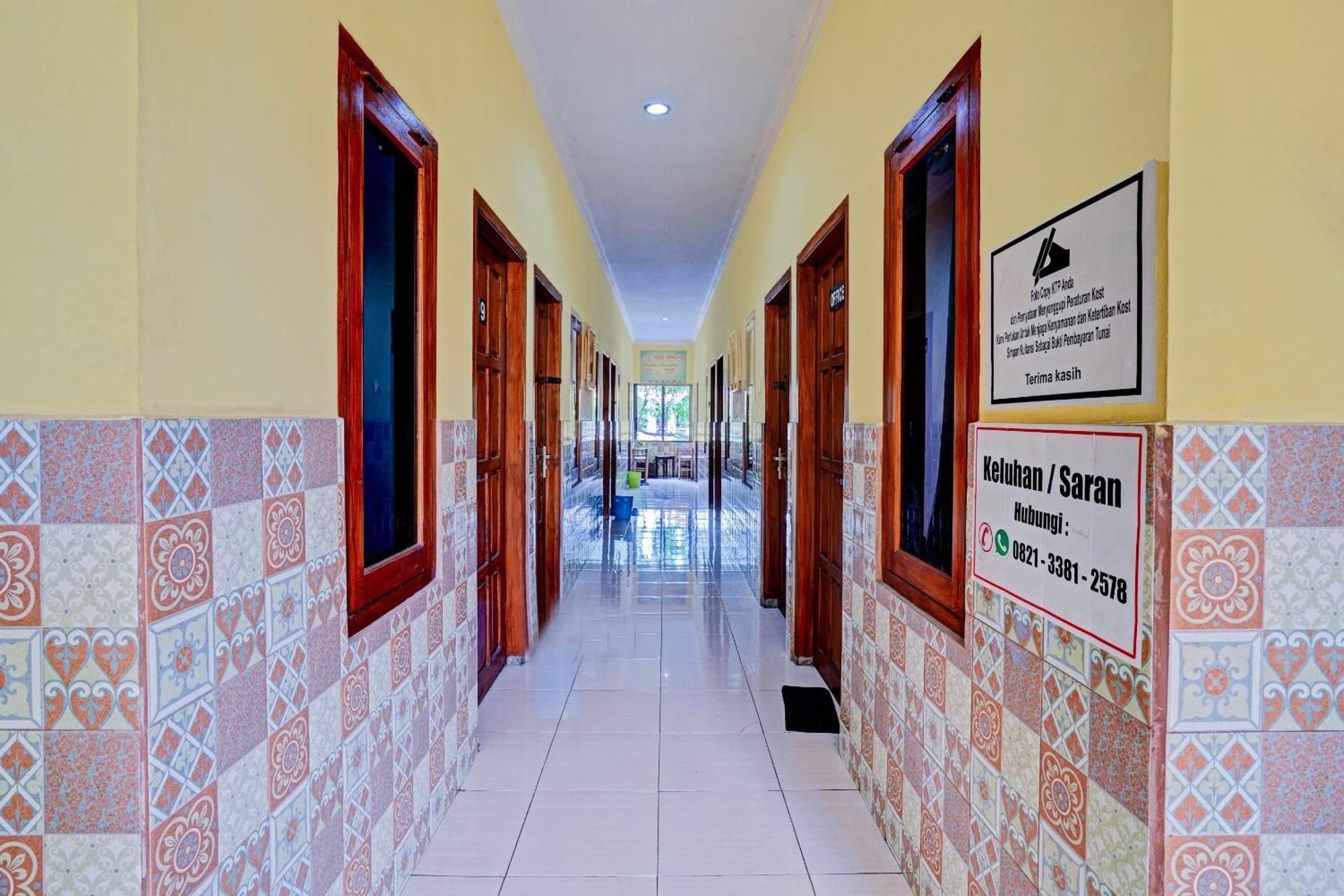 Oyo 90234 Dhoho Family Guest House Kediri  Exterior foto