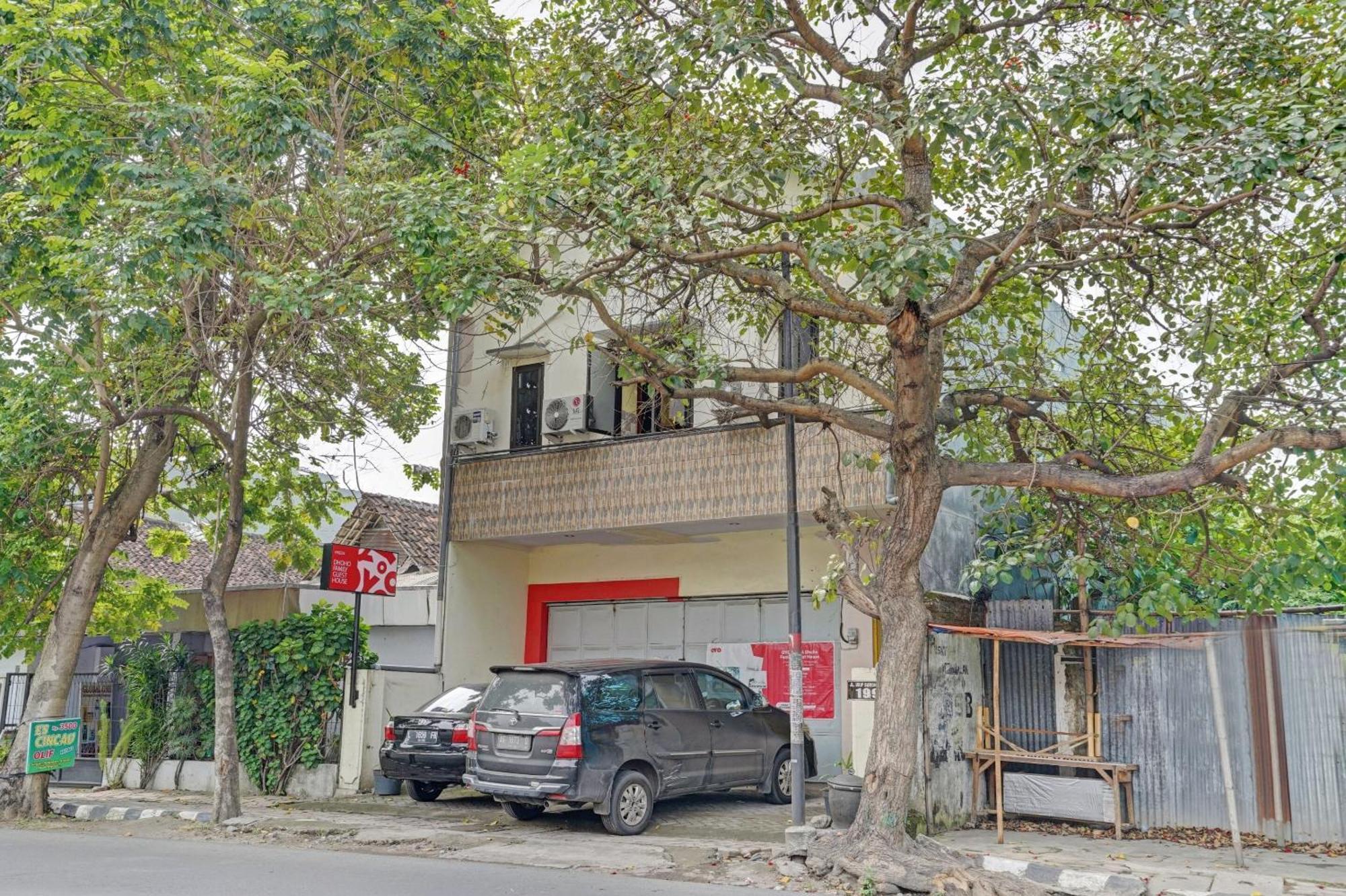 Oyo 90234 Dhoho Family Guest House Kediri  Exterior foto